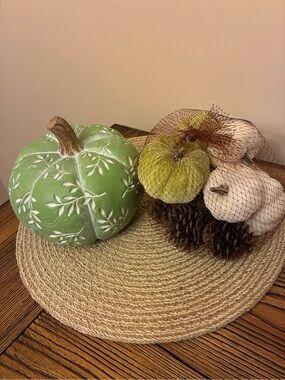 Hobby Lobby Green Engraved Leaf Accent Pumpkin & Smaller Bunch Bundle